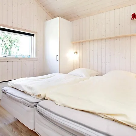 Stylish Baltic Retreat With Fireplace Nyaraló *
