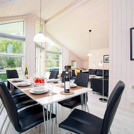 펜션 Stylish Baltic Retreat With Fireplace Großenbrode