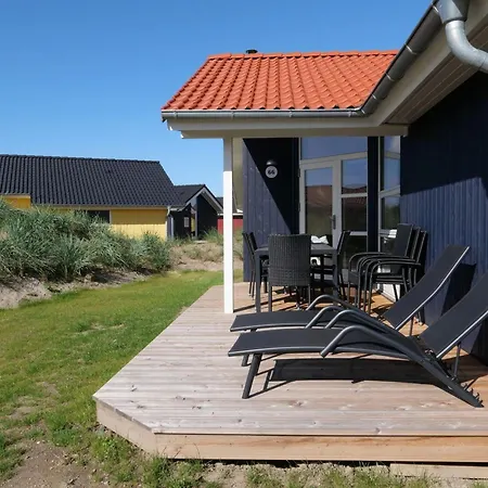 Stylish Baltic Retreat With Fireplace *