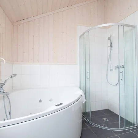Stylish Baltic Retreat With Fireplace 펜션 Großenbrode